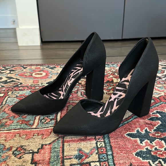 Spring black pointed toe heel - Picture 2 of 3